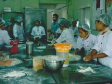 Students are making a cake 